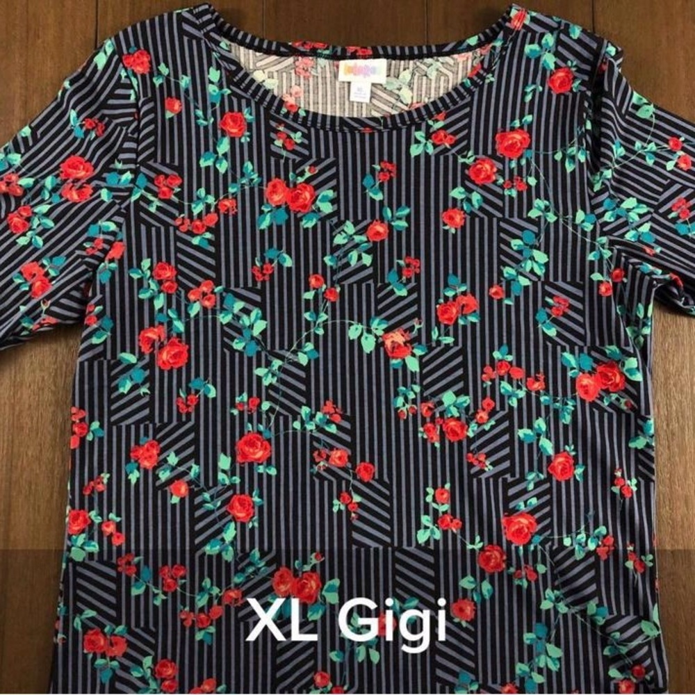 LulaRoe Gigi top